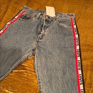 501 CROP JEANS IN SPECTATOR SPORT DENIM